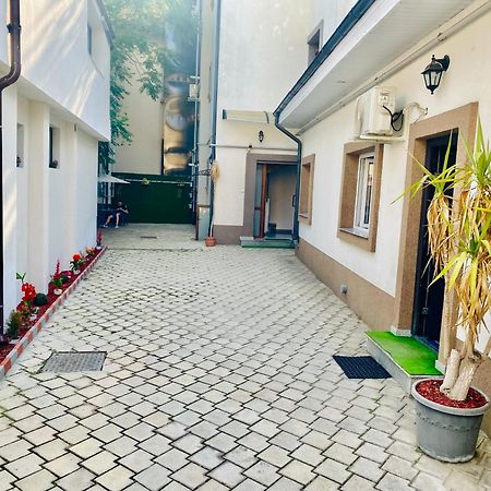 Albergue Cazan House Bucarest Exterior foto